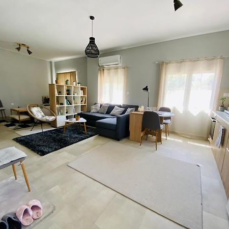 Xrysa'S Central City Apartment Mesolóngion 외부 사진